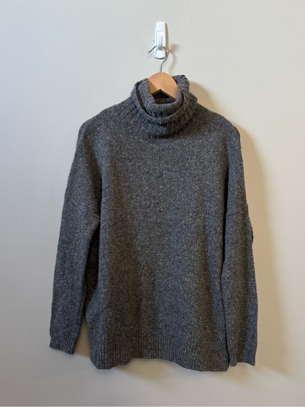 VINCE wool blend grey pullover turtleneck knit sweater